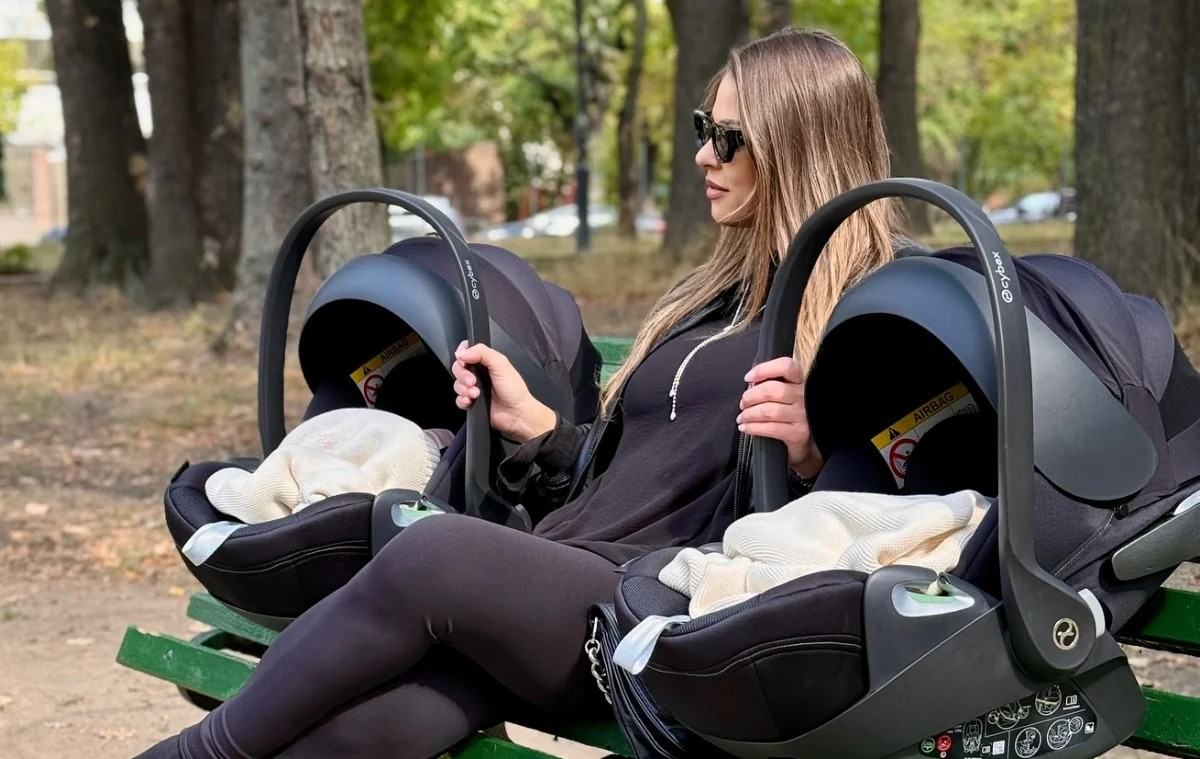 Roxana Nemes nu si-a crestinat inca gemenii. De ce fetita si baietelul artistei nu au fost botezati pana acum